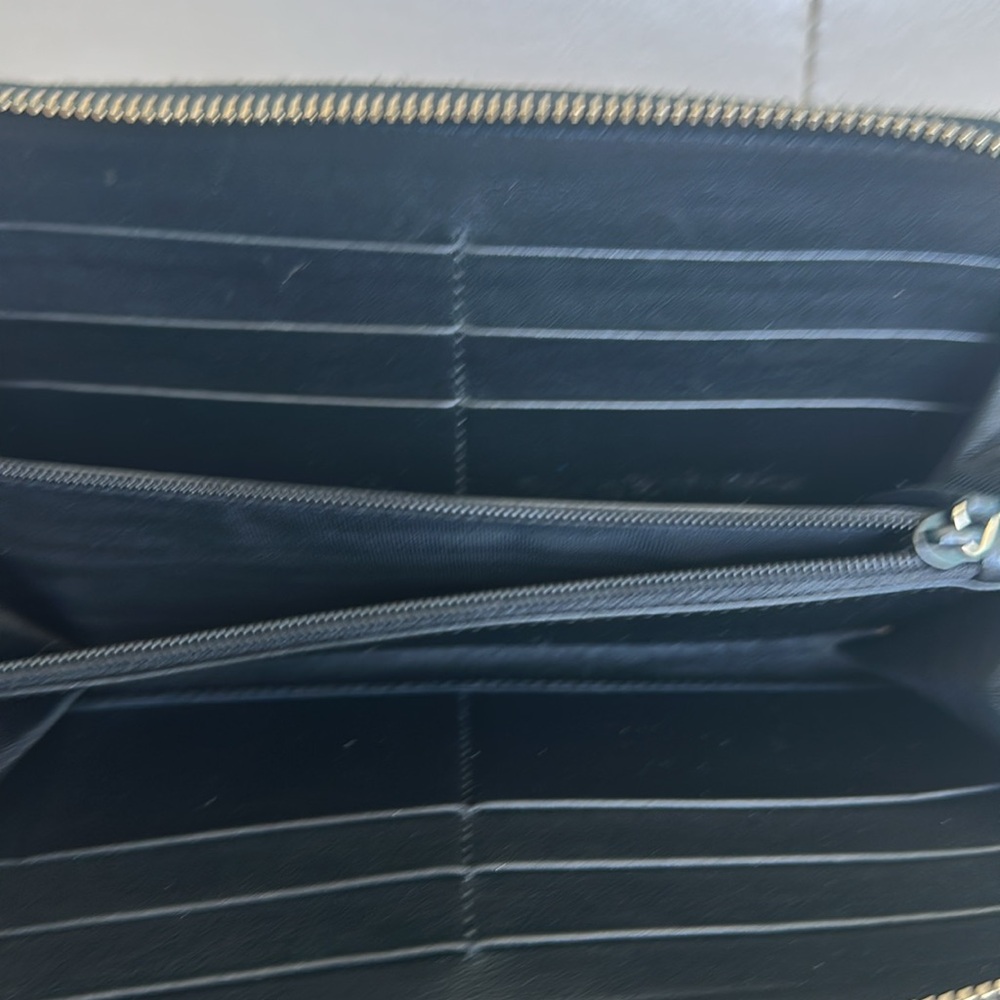 Gucci Quilted Black Zip Wallet - Picture 4 of 6